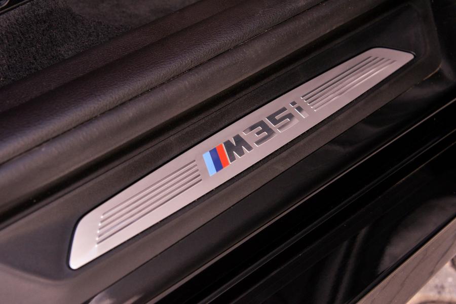 Детали интерьера BMW X2 M35i (F39) 2019 года  (ZA) (фото 33 из 40)